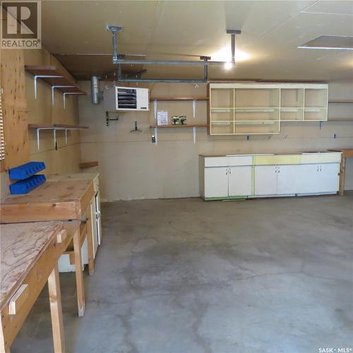 58 Hammond Road, Regina, SK - Indoor Photo Showing Garage