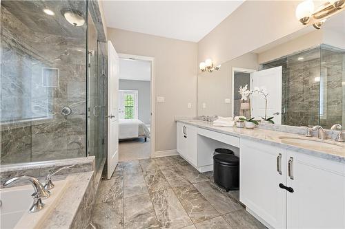 77 Copes Lane, Hamilton, ON - Indoor Photo Showing Bathroom