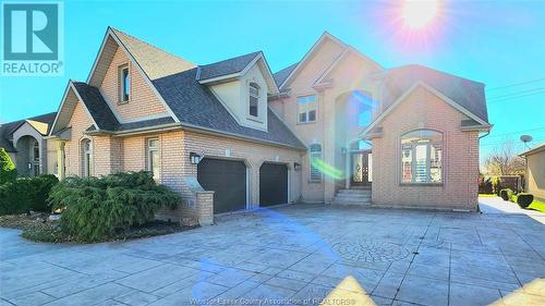 380 Shoreview Circle, Windsor, ON - Outdoor With Facade