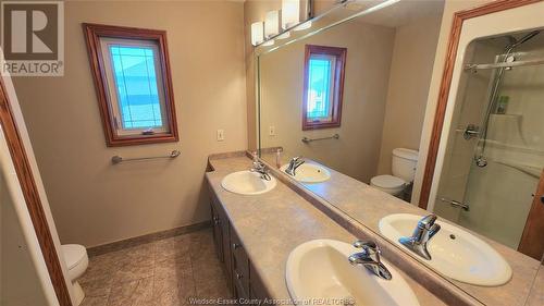 380 Shoreview Circle, Windsor, ON - Indoor Photo Showing Bathroom