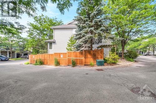 20 Maxton Private, Ottawa, ON - Outdoor