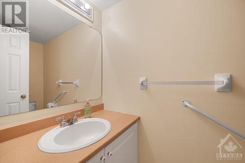 20 Maxton Private, Ottawa, ON - Indoor Photo Showing Bathroom