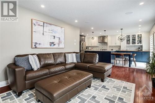 690 Beatrice Drive, Ottawa, ON - Indoor Photo Showing Living Room