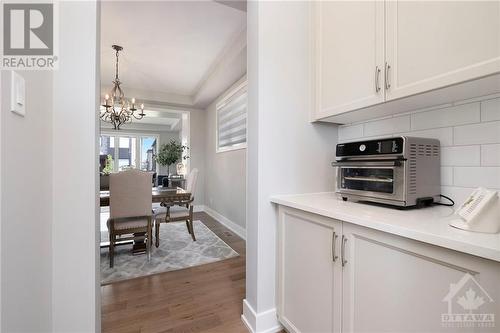 709 Fenwick Way, Ottawa, ON - Indoor Photo Showing Kitchen