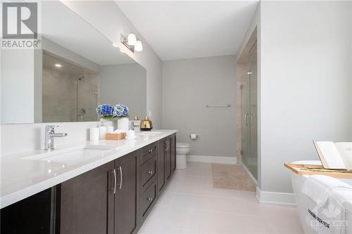 709 Fenwick Way, Ottawa, ON - Indoor Photo Showing Bathroom