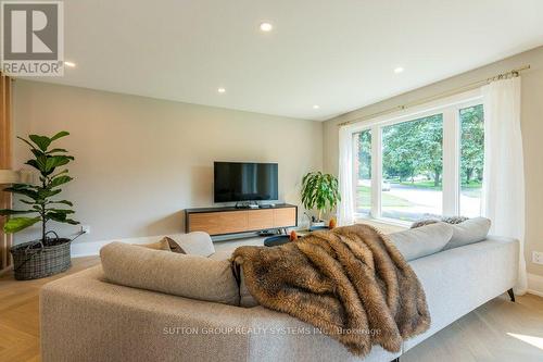 1264 Landfair Crescent, Oakville (Iroquois Ridge South), ON - Indoor Photo Showing Living Room