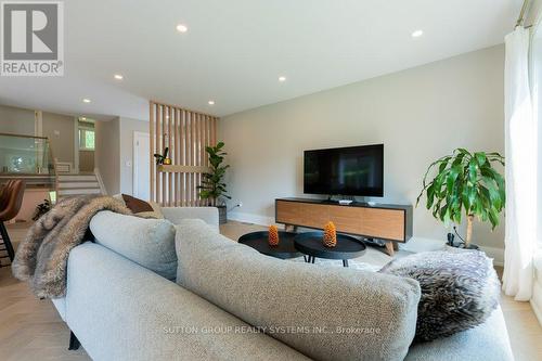 1264 Landfair Crescent, Oakville (Iroquois Ridge South), ON - Indoor Photo Showing Living Room