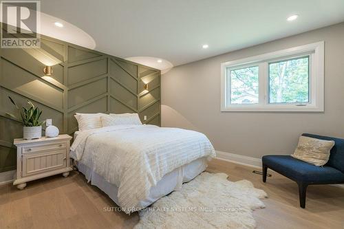 1264 Landfair Crescent, Oakville (Iroquois Ridge South), ON - Indoor Photo Showing Bedroom