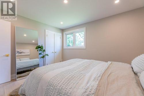 1264 Landfair Crescent, Oakville (Iroquois Ridge South), ON - Indoor Photo Showing Bedroom