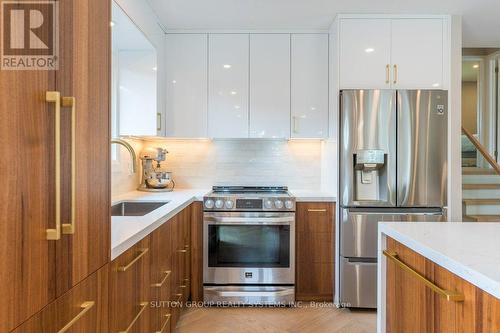 1264 Landfair Crescent, Oakville, ON - Indoor Photo Showing Kitchen With Stainless Steel Kitchen With Upgraded Kitchen