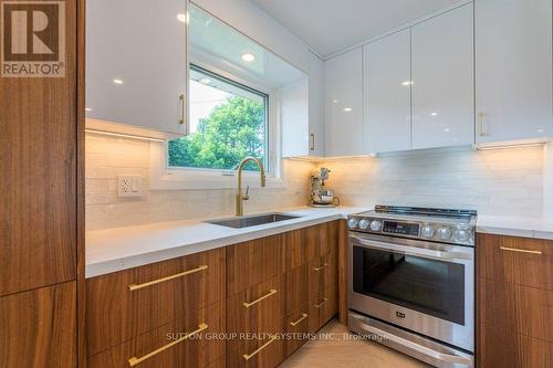 1264 Landfair Crescent, Oakville (Iroquois Ridge South), ON - Indoor Photo Showing Kitchen With Upgraded Kitchen