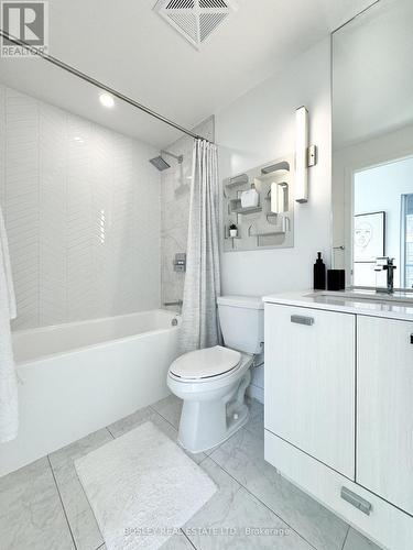 1313 - 10 Deboers Drive, Toronto, ON - Indoor Photo Showing Bathroom