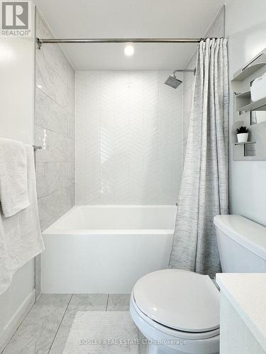 1313 - 10 Deboers Drive, Toronto, ON - Indoor Photo Showing Bathroom