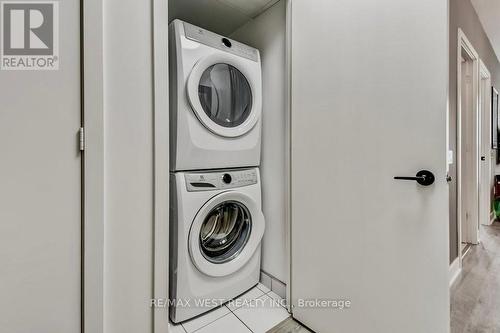 409 - 50 George Butchart Drive, Toronto, ON - Indoor Photo Showing Laundry Room