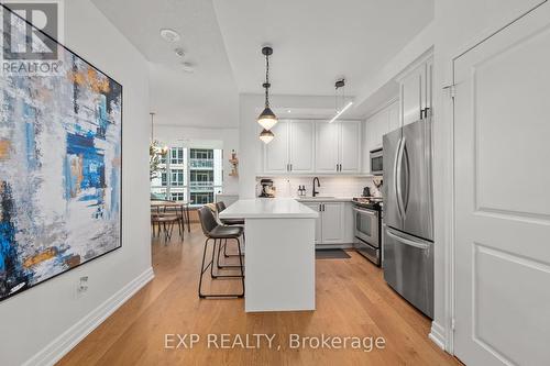 424 - 628 Fleet Street, Toronto, ON - Indoor Photo Showing Kitchen With Upgraded Kitchen