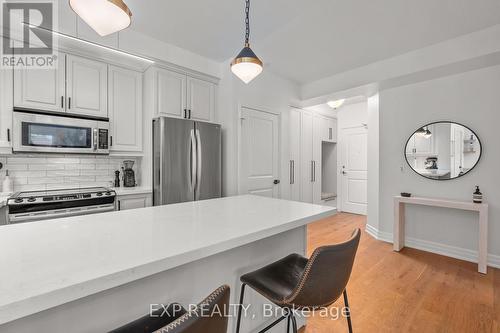 424 - 628 Fleet Street, Toronto, ON - Indoor Photo Showing Kitchen With Upgraded Kitchen