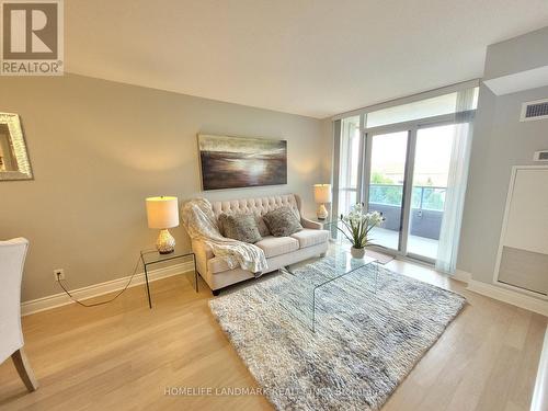 680 - 23 Cox Boulevard, Markham, ON - Indoor Photo Showing Living Room
