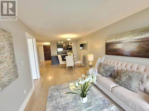 680 - 23 Cox Boulevard, Markham, ON - Indoor Photo Showing Living Room