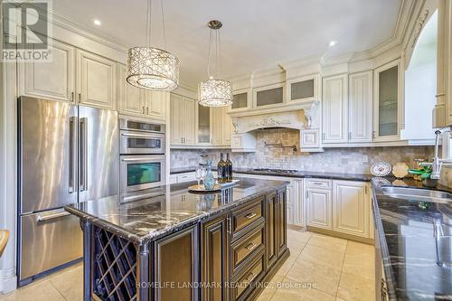 426 Centre Street E, Richmond Hill, ON - Indoor Photo Showing Kitchen With Double Sink With Upgraded Kitchen