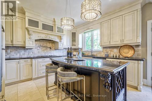 426 Centre Street E, Richmond Hill, ON - Indoor Photo Showing Kitchen With Upgraded Kitchen