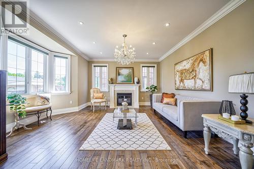 426 Centre Street E, Richmond Hill, ON - Indoor Photo Showing Living Room With Fireplace