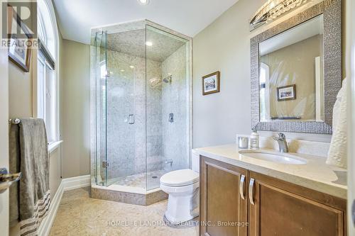 426 Centre Street E, Richmond Hill, ON - Indoor Photo Showing Bathroom