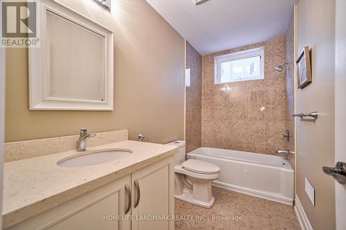 426 Centre Street E, Richmond Hill, ON - Indoor Photo Showing Bathroom
