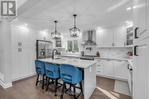 6 Melbourne Place, Brampton, ON - Indoor Photo Showing Kitchen With Upgraded Kitchen