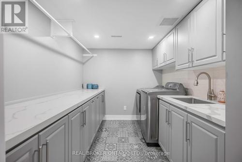 6 Melbourne Place, Brampton, ON - Indoor Photo Showing Laundry Room