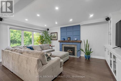 6 Melbourne Place, Brampton, ON - Indoor Photo Showing Living Room With Fireplace