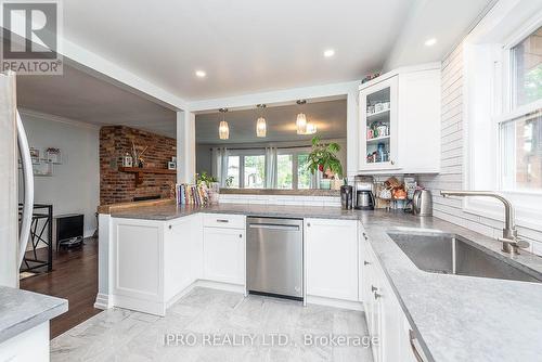 58 Westhampton Drive, Toronto, ON - Indoor Photo Showing Kitchen