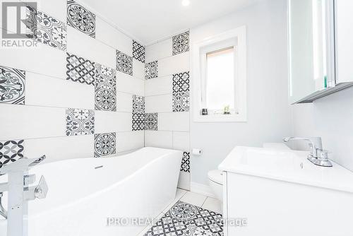 58 Westhampton Drive, Toronto, ON - Indoor Photo Showing Bathroom
