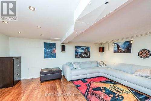 58 Westhampton Drive, Toronto, ON - Indoor Photo Showing Living Room