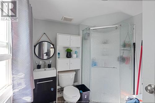 51 Orange Street, Leamington, ON - Indoor Photo Showing Bathroom