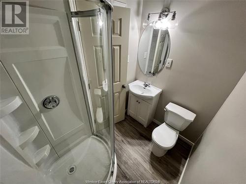 580 Mill Street, Windsor, ON - Indoor Photo Showing Bathroom