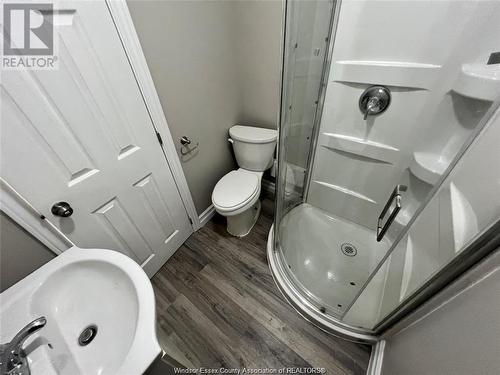 580 Mill Street, Windsor, ON - Indoor Photo Showing Bathroom