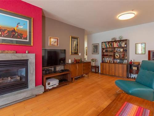 Pl01-38 Front St, Nanaimo, BC - Indoor Photo Showing Living Room With Fireplace