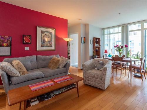 Pl01-38 Front St, Nanaimo, BC - Indoor Photo Showing Living Room