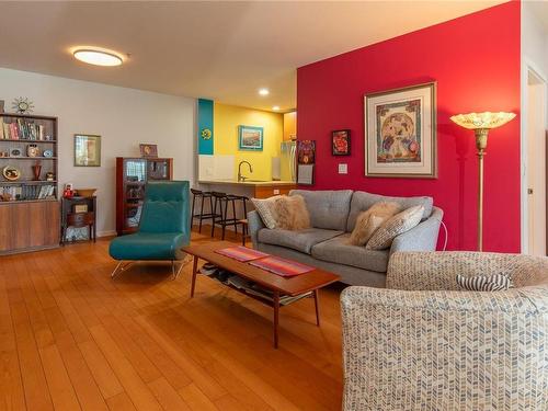 Pl01-38 Front St, Nanaimo, BC - Indoor Photo Showing Living Room