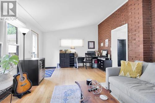 37 Langarth Street E, London, ON - Indoor Photo Showing Living Room