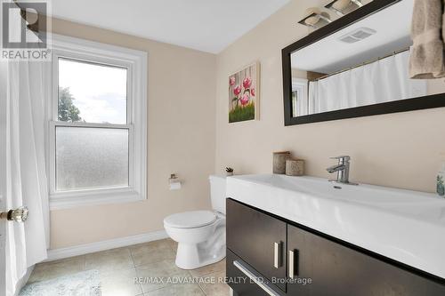 37 Langarth Street E, London, ON - Indoor Photo Showing Bathroom