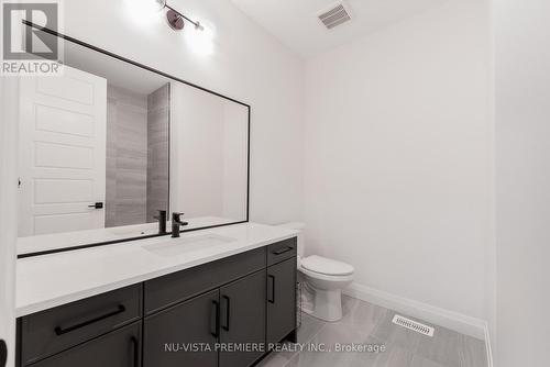 4pc bathroom with tiled bathtub across from bdrm 4 - 1570 Benjamin Drive, London, ON - Indoor Photo Showing Bathroom