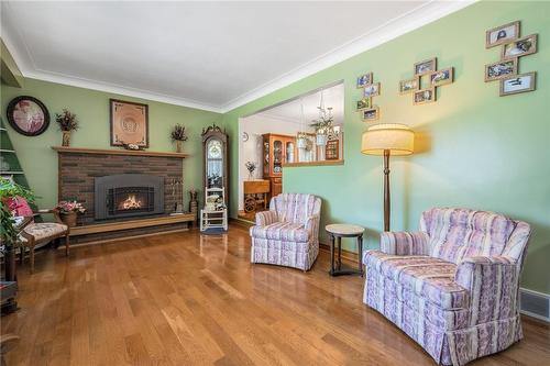 54 Valley Road, St. Catharines, ON - Indoor Photo Showing Living Room With Fireplace