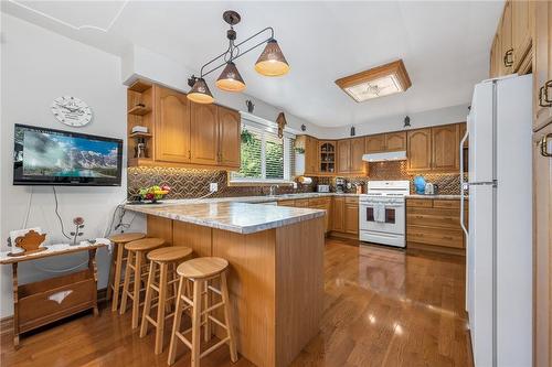 54 Valley Road, St. Catharines, ON - Indoor Photo Showing Kitchen