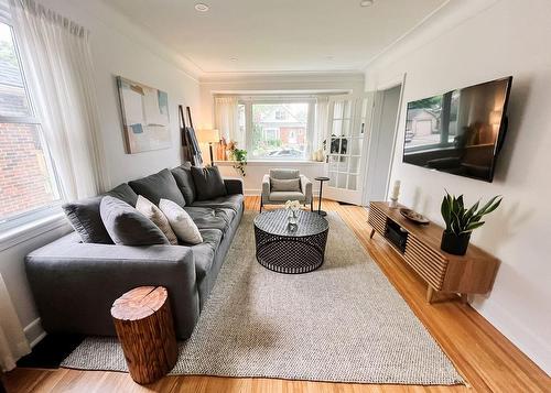 16 Millen Avenue, Hamilton, ON - Indoor Photo Showing Living Room