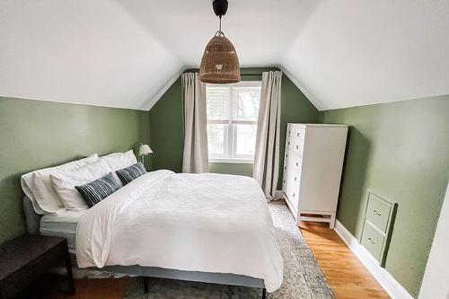 16 Millen Avenue, Hamilton, ON - Indoor Photo Showing Bedroom