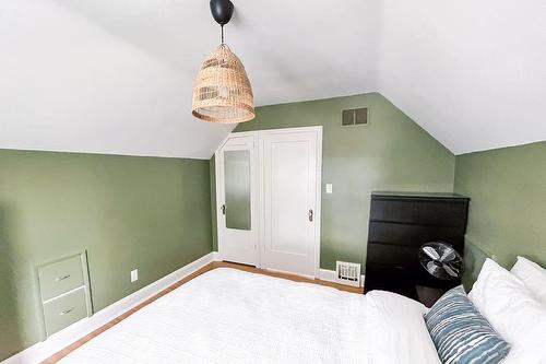 16 Millen Avenue, Hamilton, ON - Indoor Photo Showing Bedroom