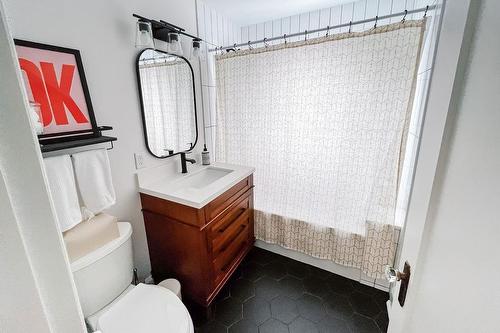 16 Millen Avenue, Hamilton, ON - Indoor Photo Showing Bathroom