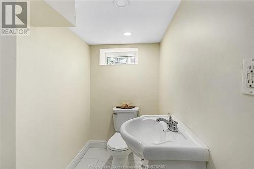 627 Assumption, Windsor, ON - Indoor Photo Showing Bathroom