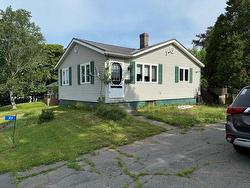 21 Grandview Ave  Trenton, NS B0K 1X0